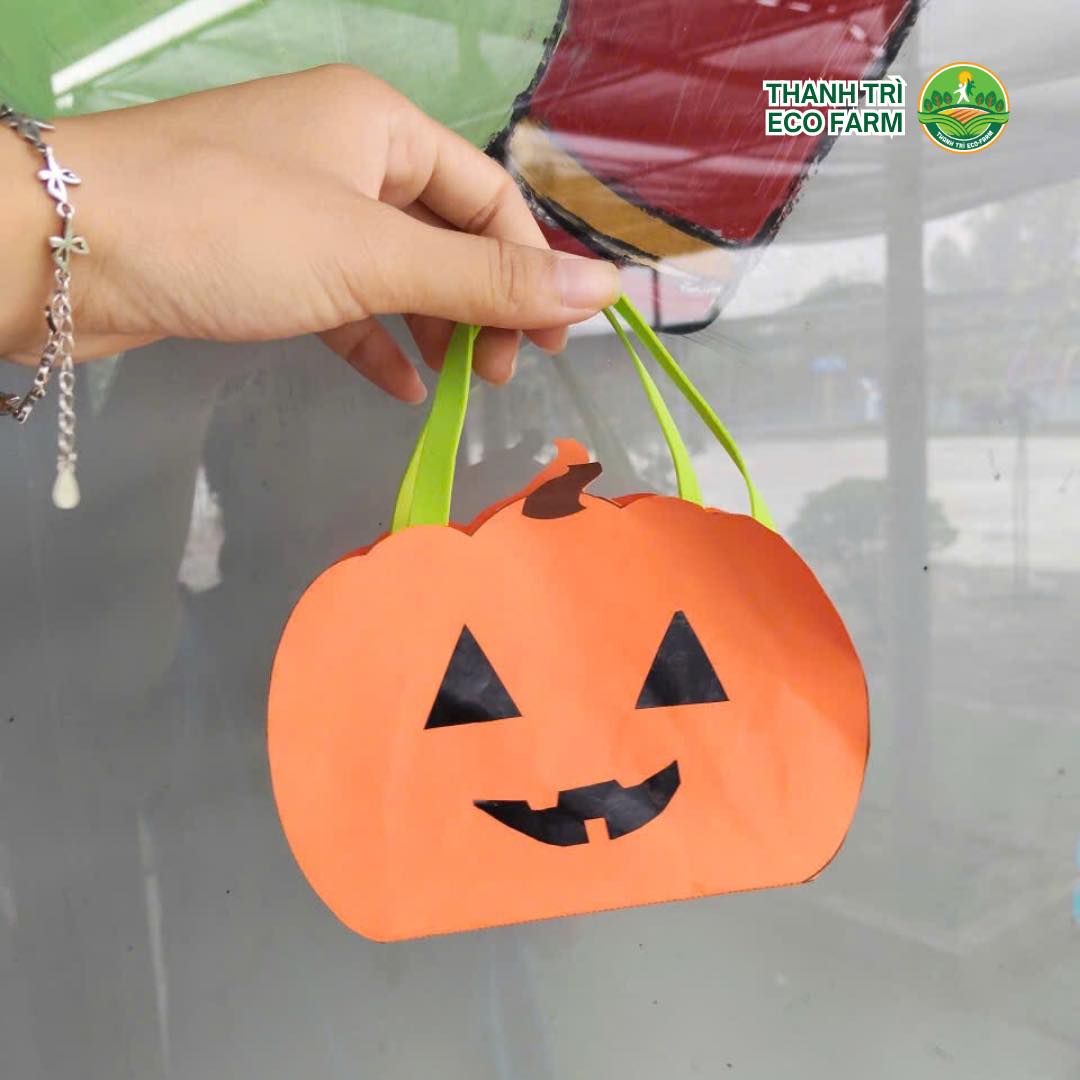 Hoạt động Halloween - Làm túi bí ngô tại Thanh Trì Eco Farm